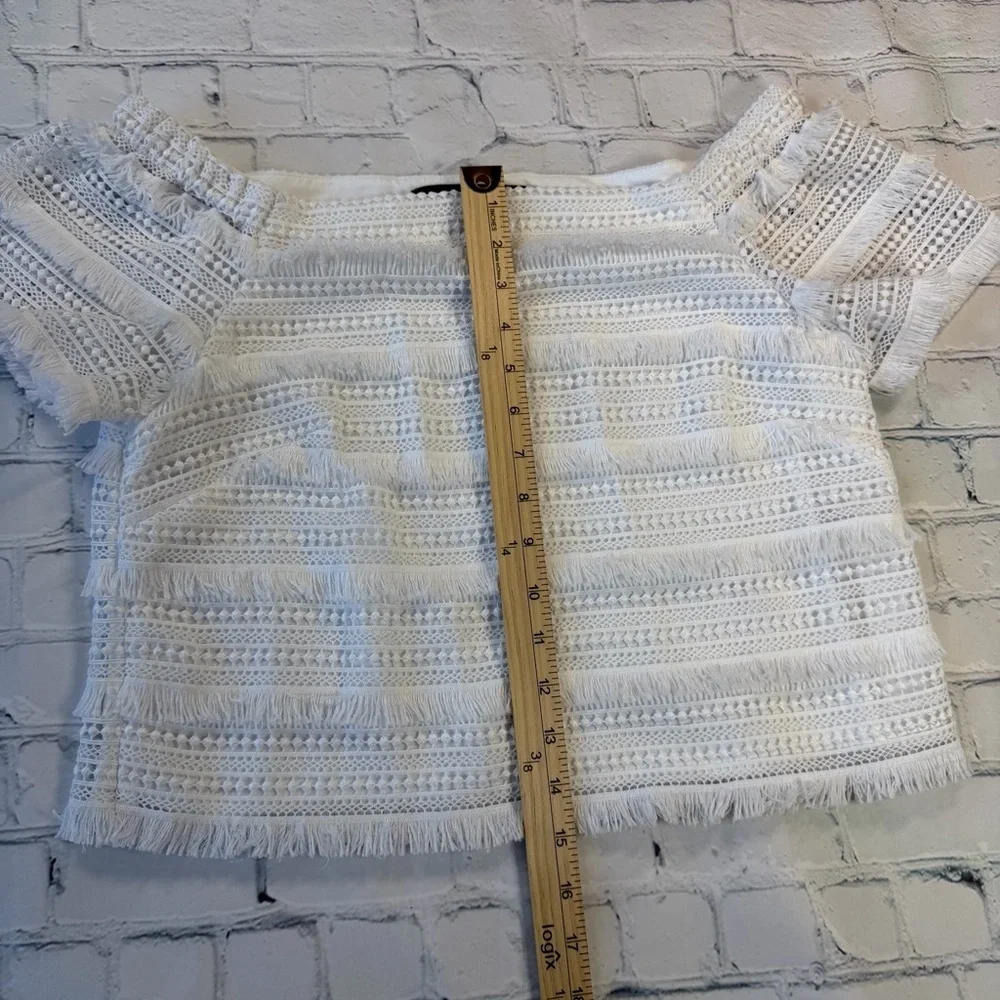 White House Black Market White Textured Off-Shoulder Blouse size 4